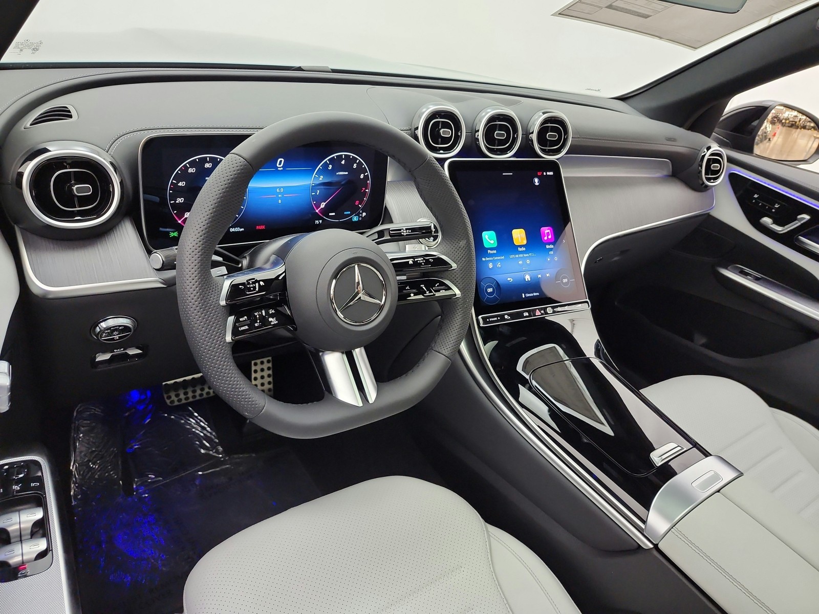 New 2027 Verde Silver Metallic Mercedes-Benz GLC 300 SUV image 9