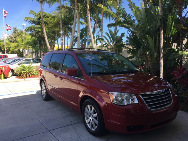 2008 Chrysler Town & Country Touring 1 Owner Leather Nav DVD GPS in pompano beach, Florida