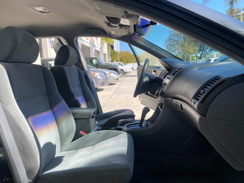 2004 Honda Accord Sdn LX LOW MILES 68,079 in , 