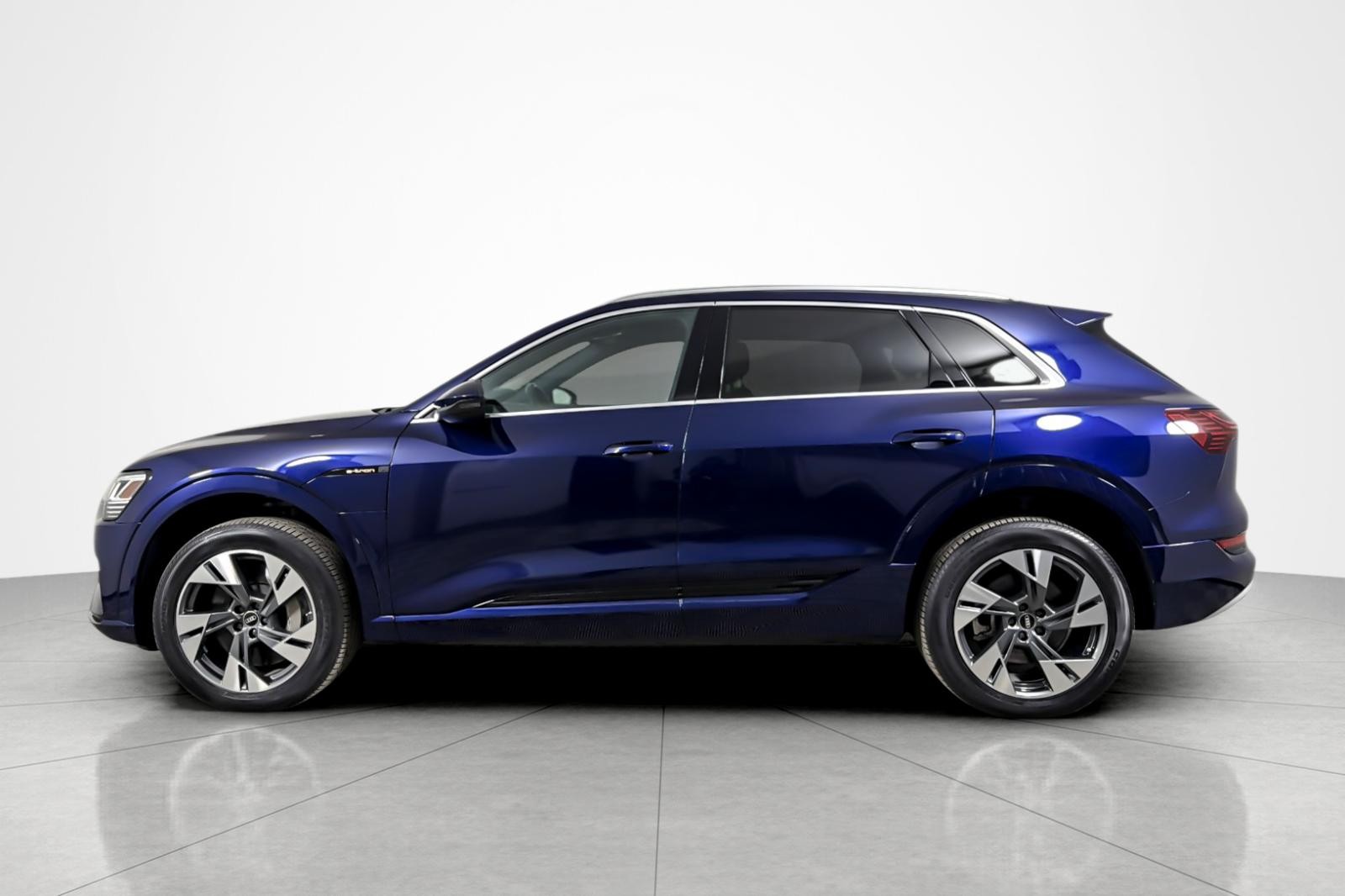 Used 2022 Navarra Blue Metallic Audi Premium quattro image 2