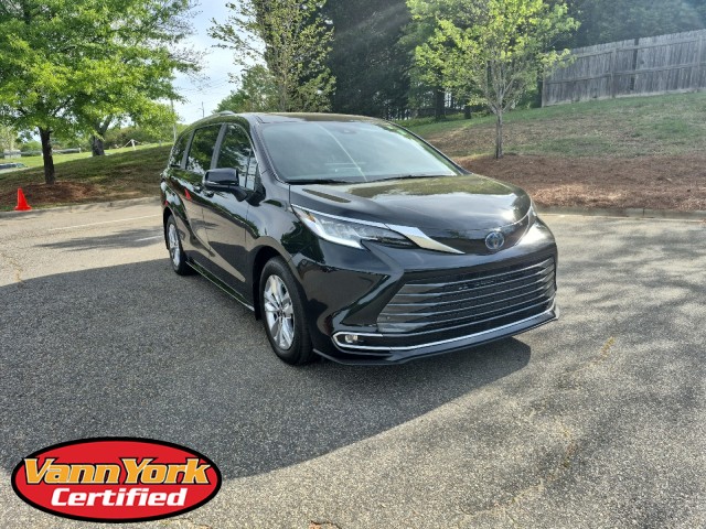 Midnight Black Metallic 2025 Toyota Sienna Limited 7-Passenger AWD Minivan All-Wheel Drive Automatic