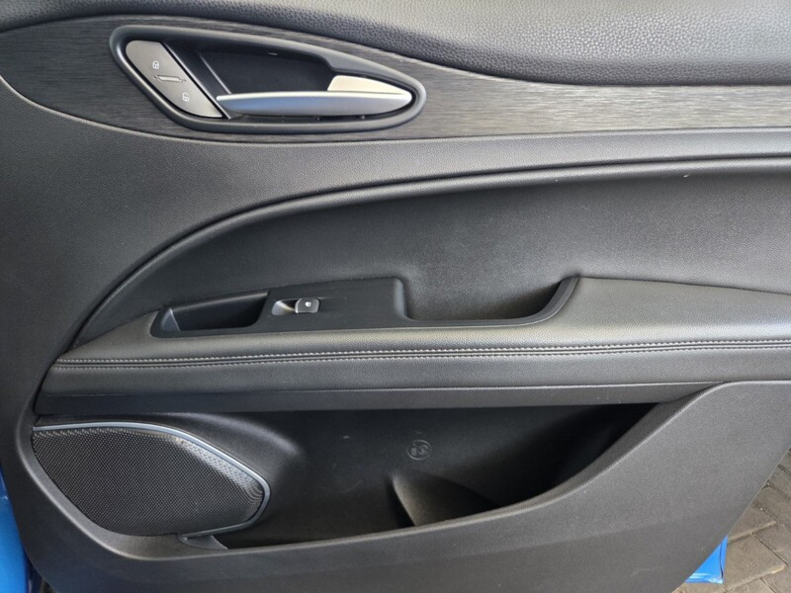 Used 2019 BLUE Alfa Romeo  image 23
