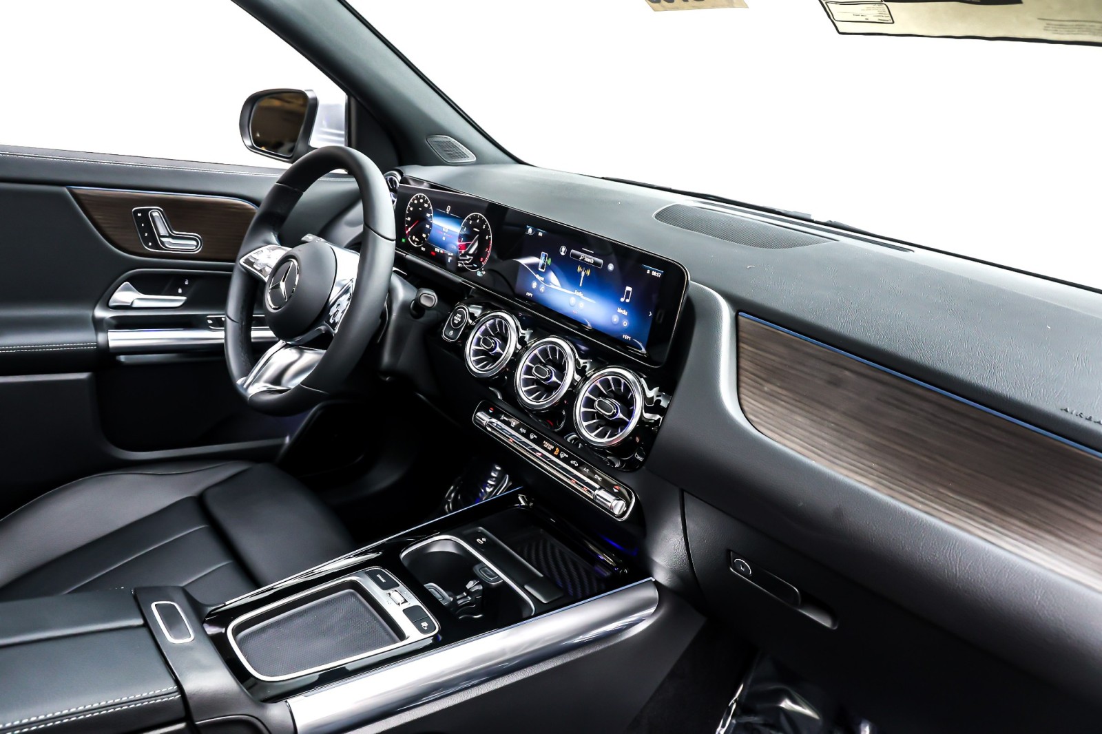 New 2026 Cirrus Silver Metallic Mercedes-Benz GLA 250 image 5