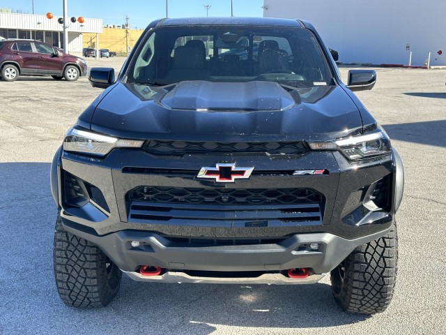 2024 Chevrolet Colorado 4WD ZR2 8