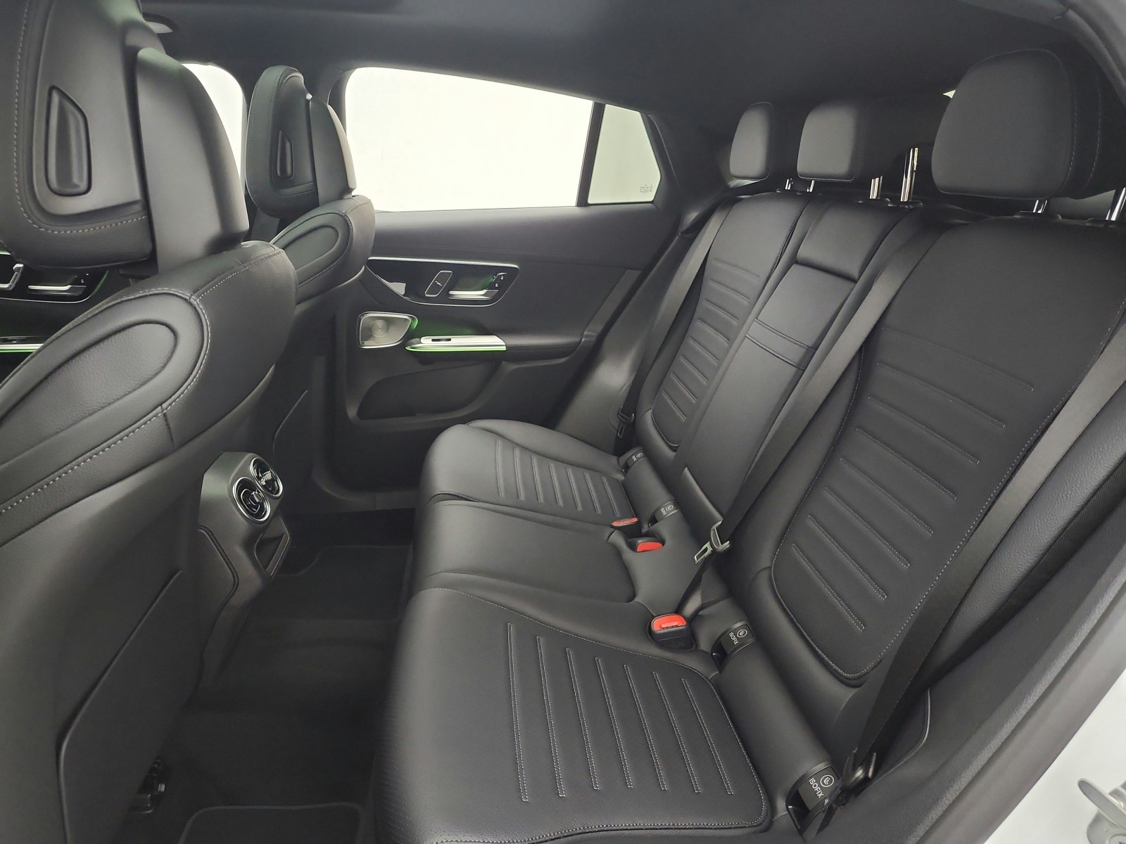 New 2026 Polar White Mercedes-Benz GLC 300 image 11