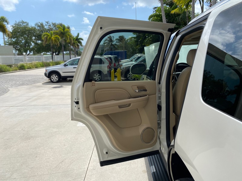 2010 Cadillac Escalade SUNROOF NAV Premium LOW MILES 66,933 in ,