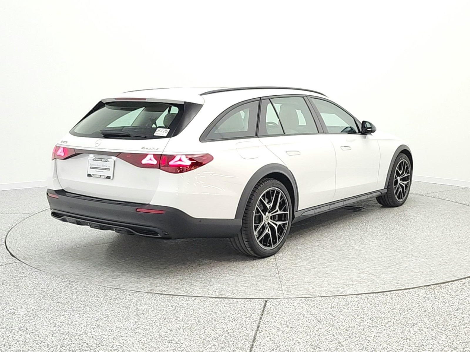 New 2026 MANUFAKTUR Moonlight White Metallic Mercedes-Benz E 450 image 5