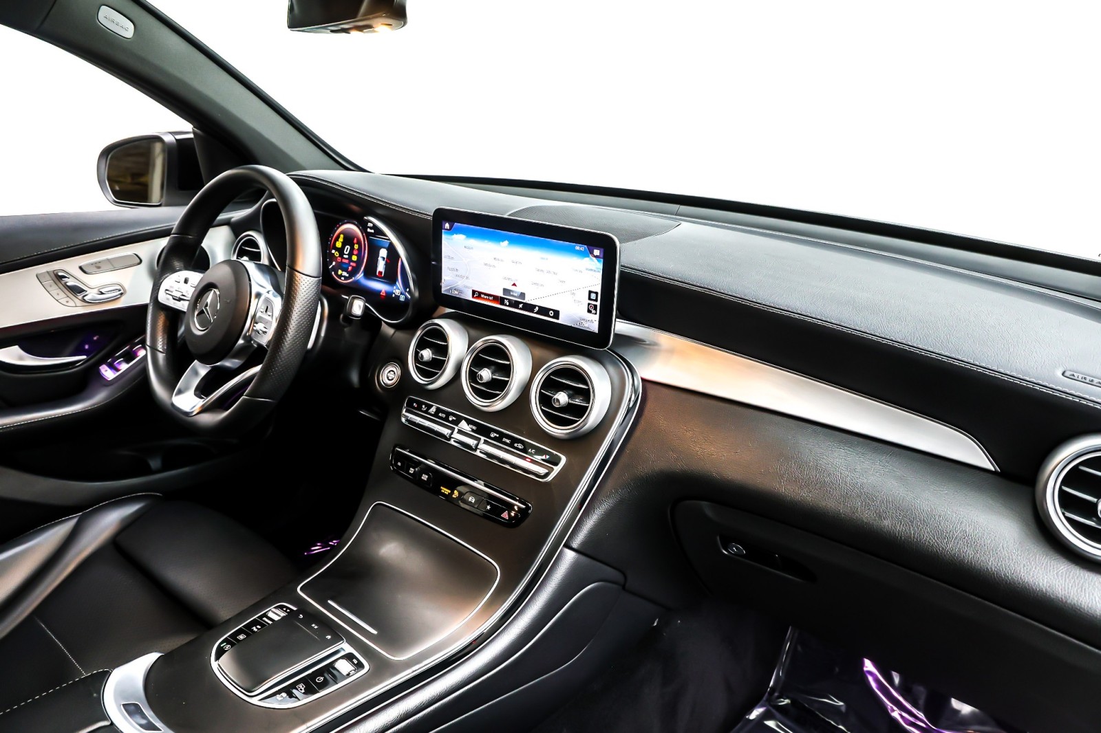 Used 2022 Polar White Mercedes-Benz GLC 300 4MATIC® Coupe image 17