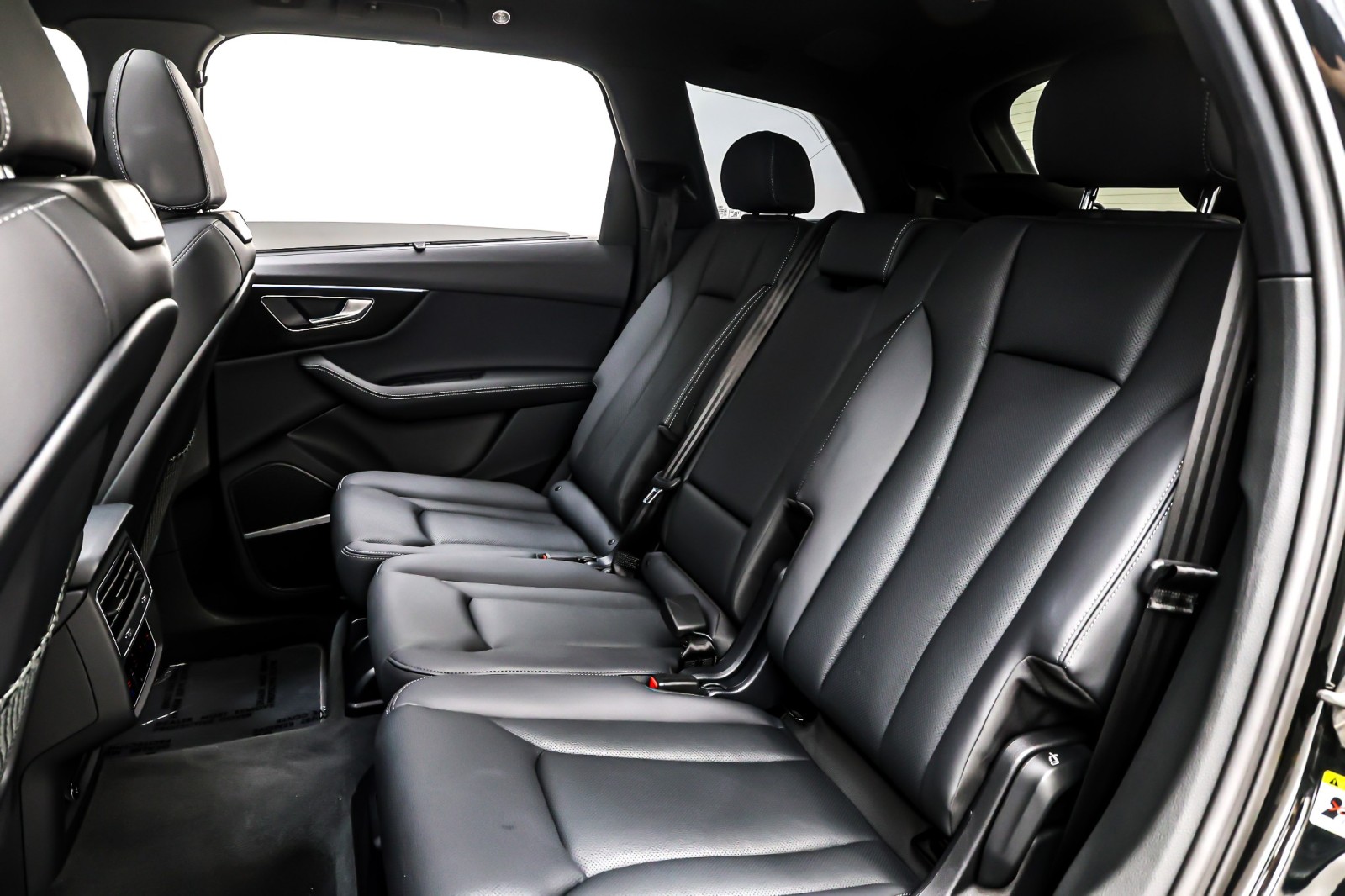 Used 2025 Mythos Black Metallic Audi Premium Plus 55 TFSI quattro image 9