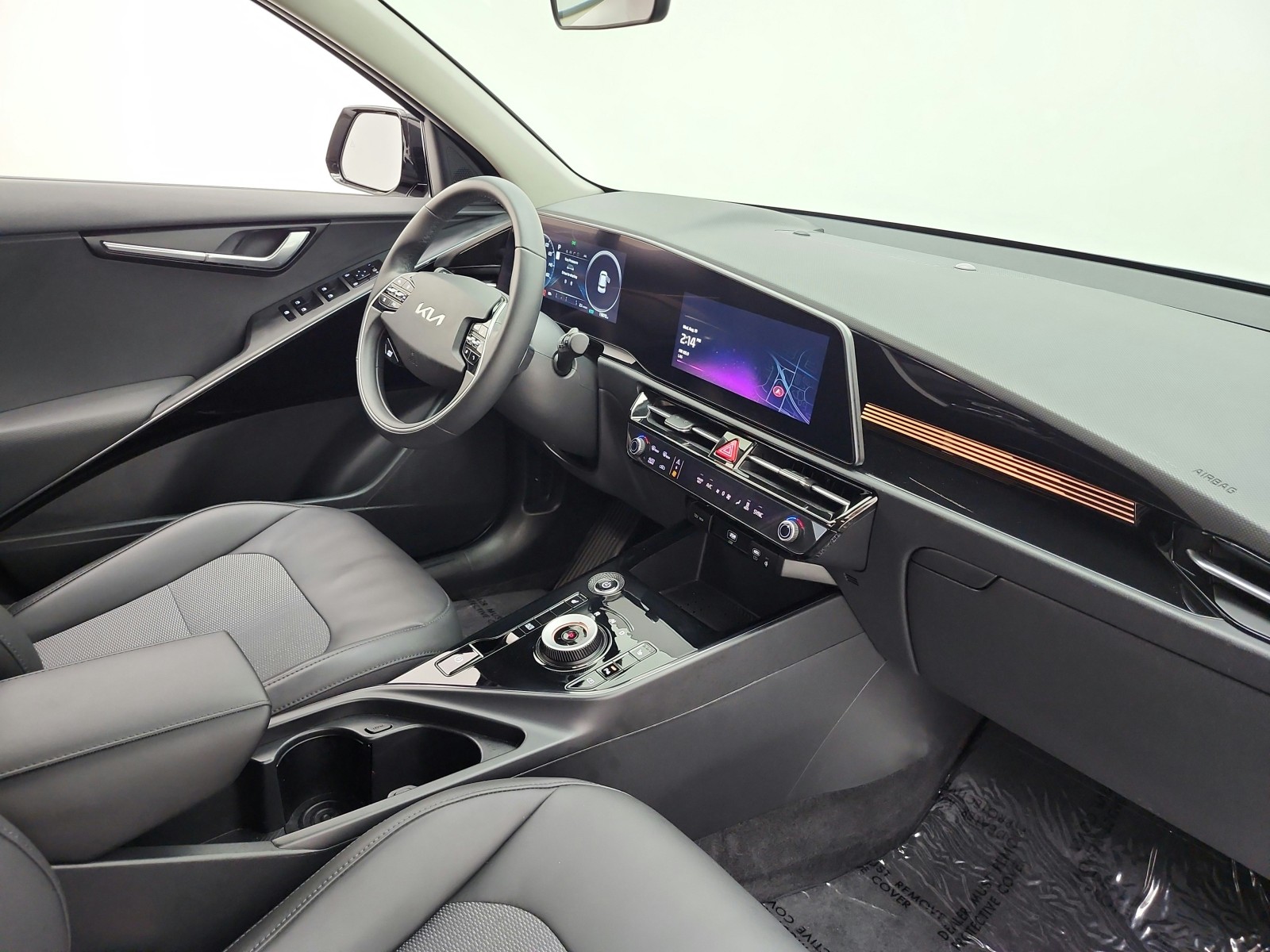 Used 2024 Aurora Black Kia Wind image 21