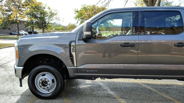 2023 Ford Super Duty F-350 DRW XLT 7