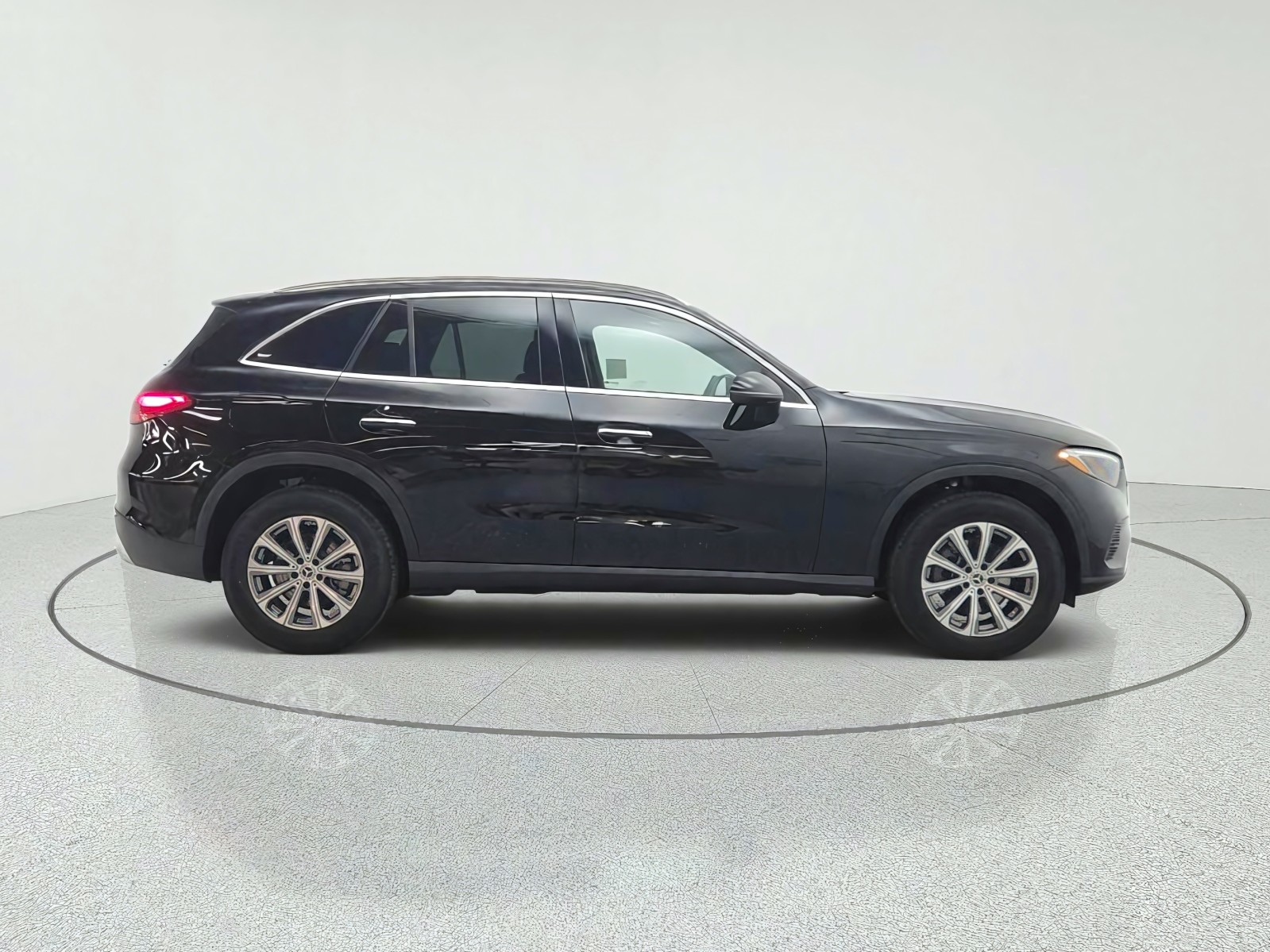 New 2026 Black Mercedes-Benz GLC 300 SUV image 4