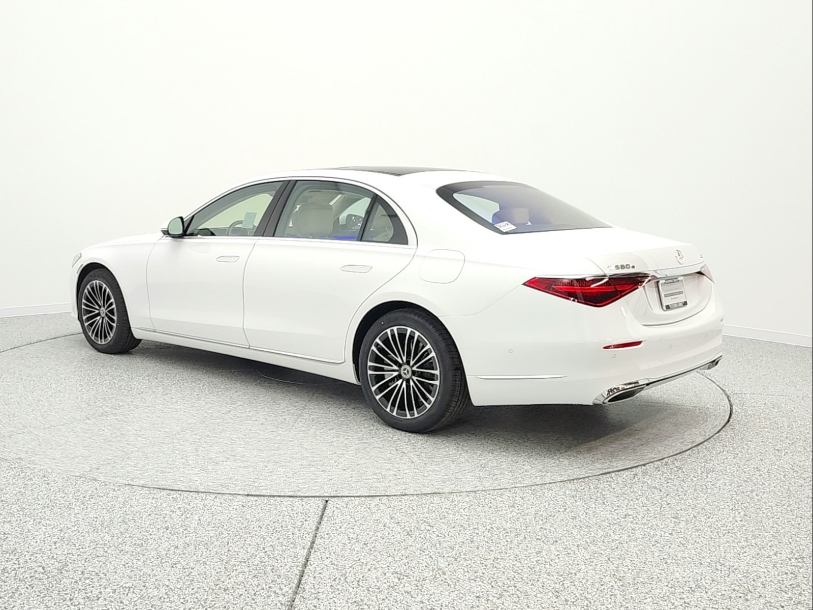 New 2026 MANUFAKTUR Moonlight White Metallic Mercedes-Benz S 580e 4MATIC® Sedan image 7