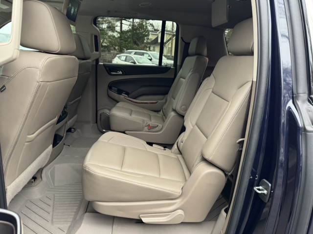 2019 Chevrolet Suburban Premier with Center Row Buckets 31
