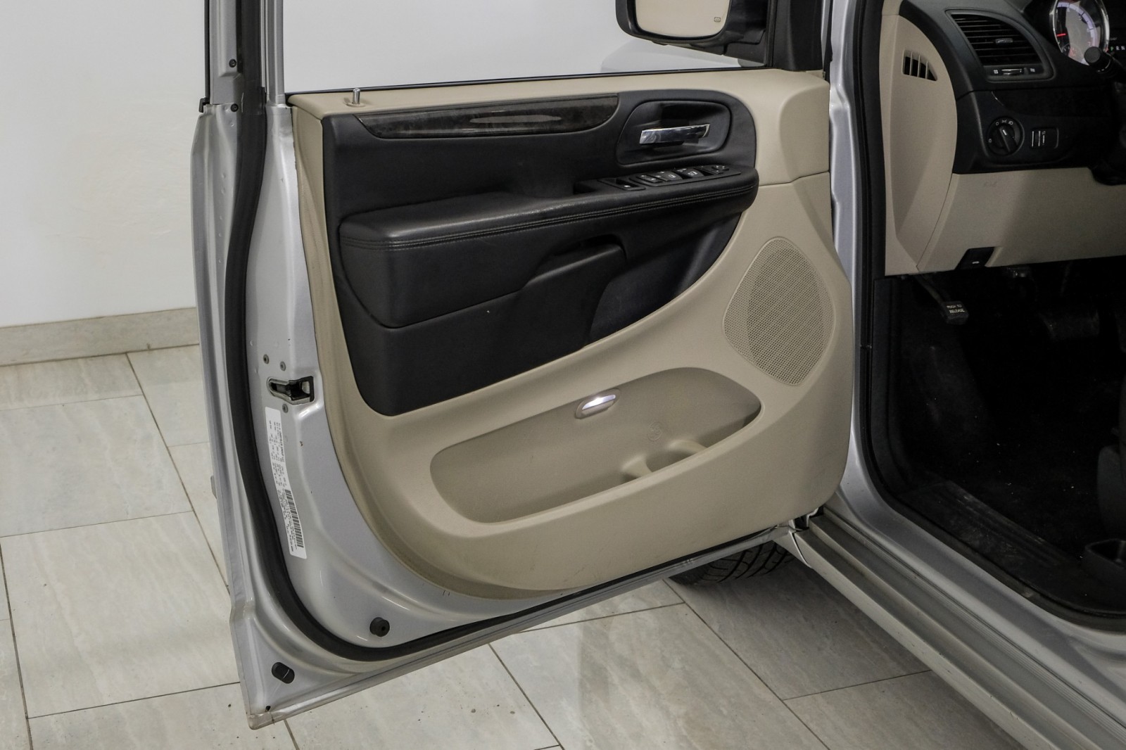 2012 Dodge Grand Caravan SXT AUTOMATIC DUAL CLIMATE CONTROL POWER LIFTGATE  33