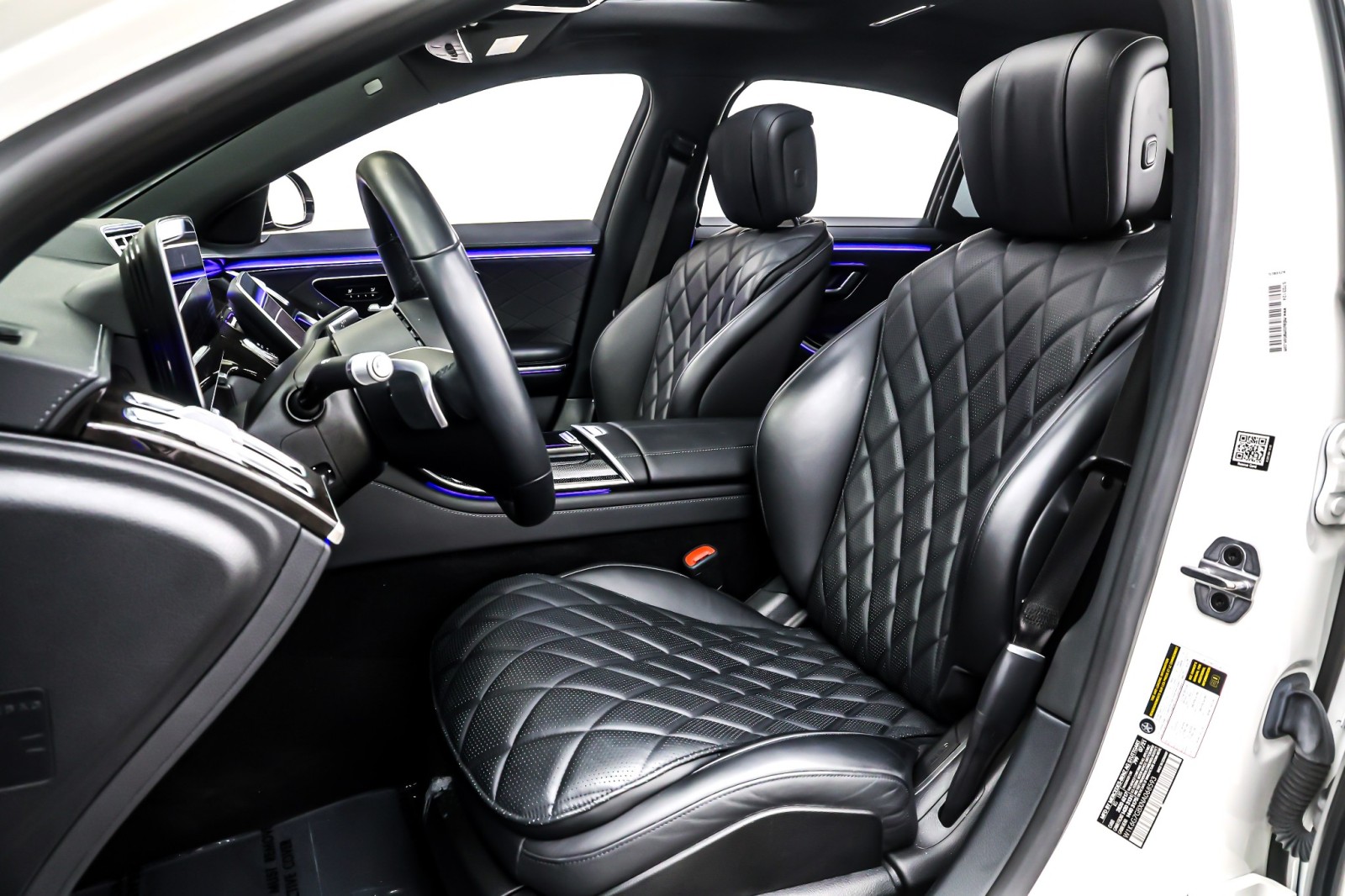 Certified Used 2022 MANUFAKTUR Diamond White Mercedes-Benz S 580 4MATIC® Sedan image 19