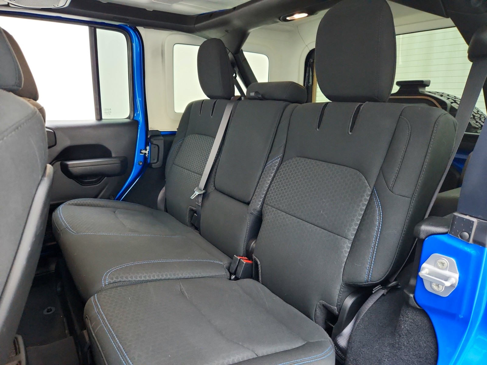 Used 2024 Hydro Blue Pearlcoat Jeep Rubicon image 25