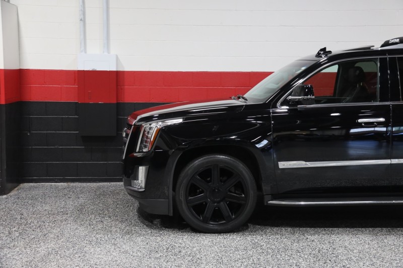 2016 Cadillac Escalade ESV Luxury Collection 4WD 4dr Suv in , 