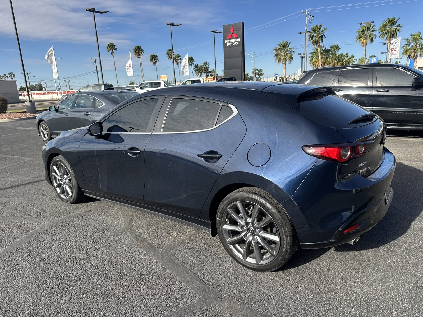 View vehicle photo 7