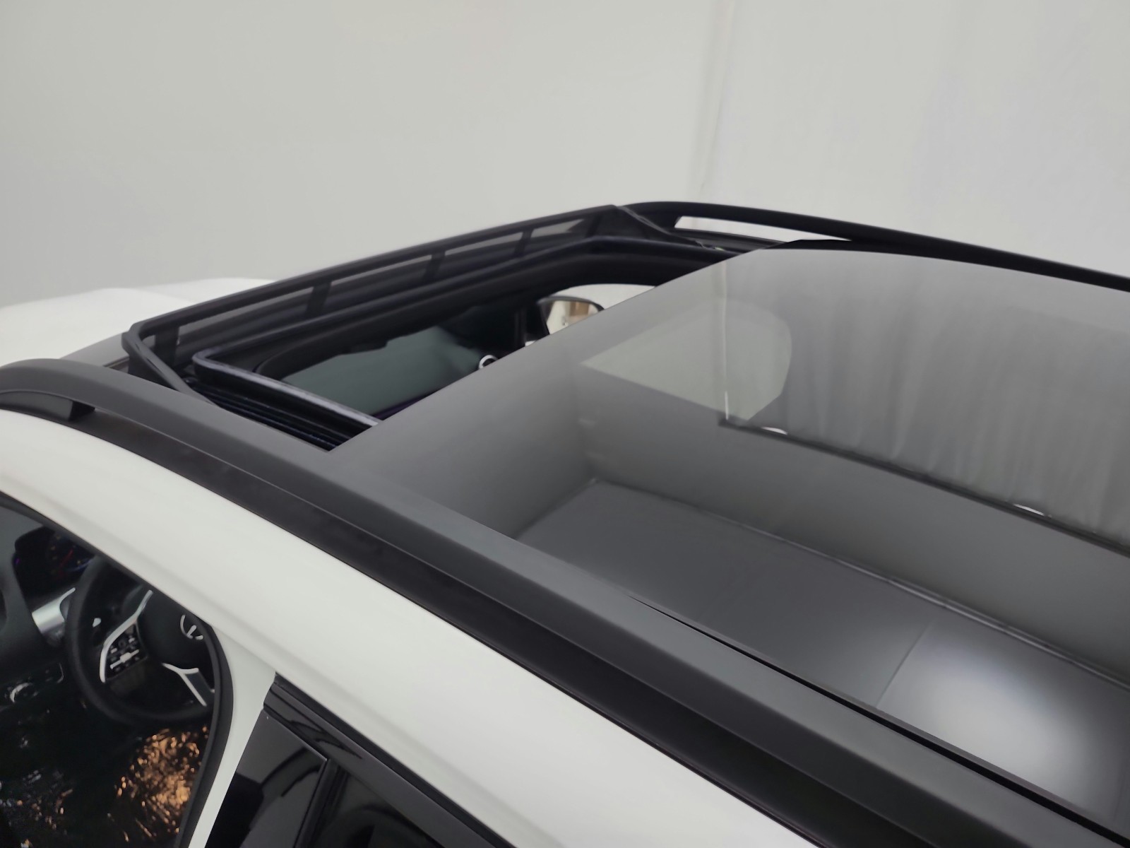 Used 2023 Polar White Mercedes-Benz GLB 250 SUV image 11