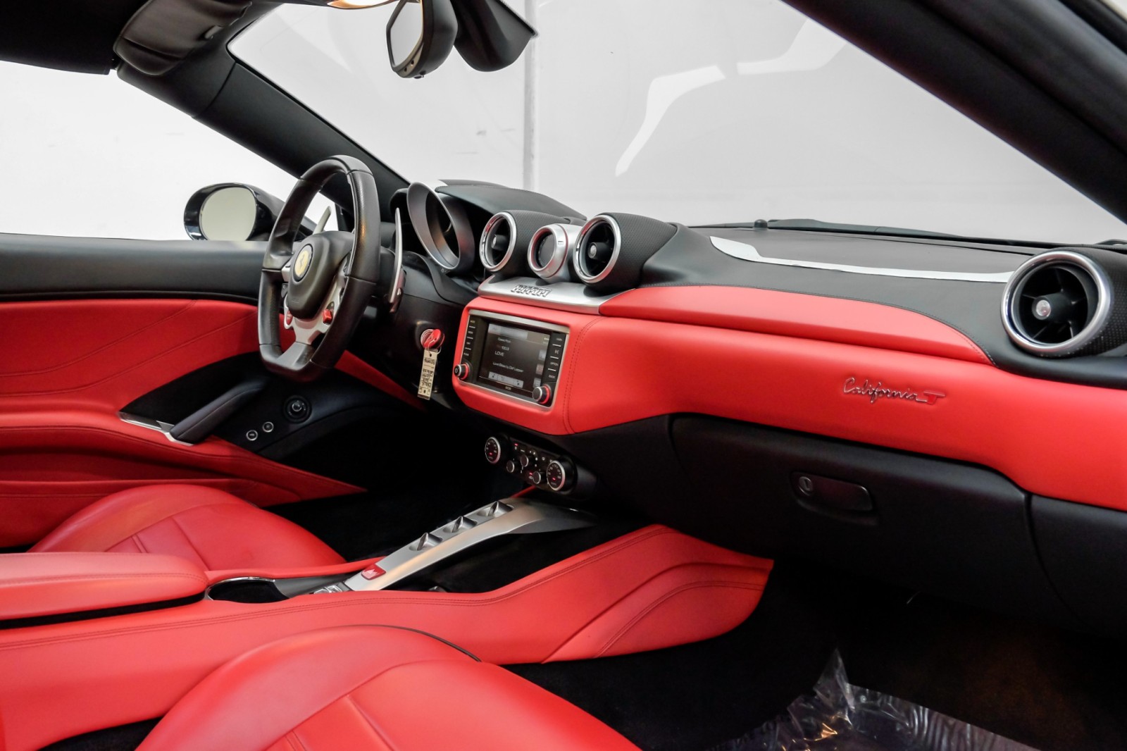 2015 Ferrari California T Convertible MagneRide HiFiSound Shields 20Forged 21