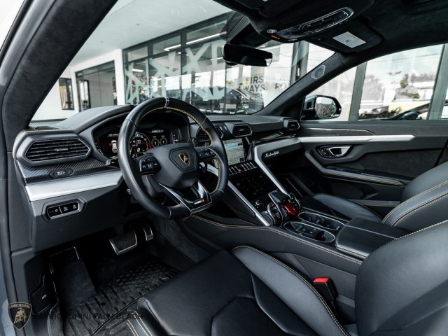 2022 Lamborghini Urus  in , 