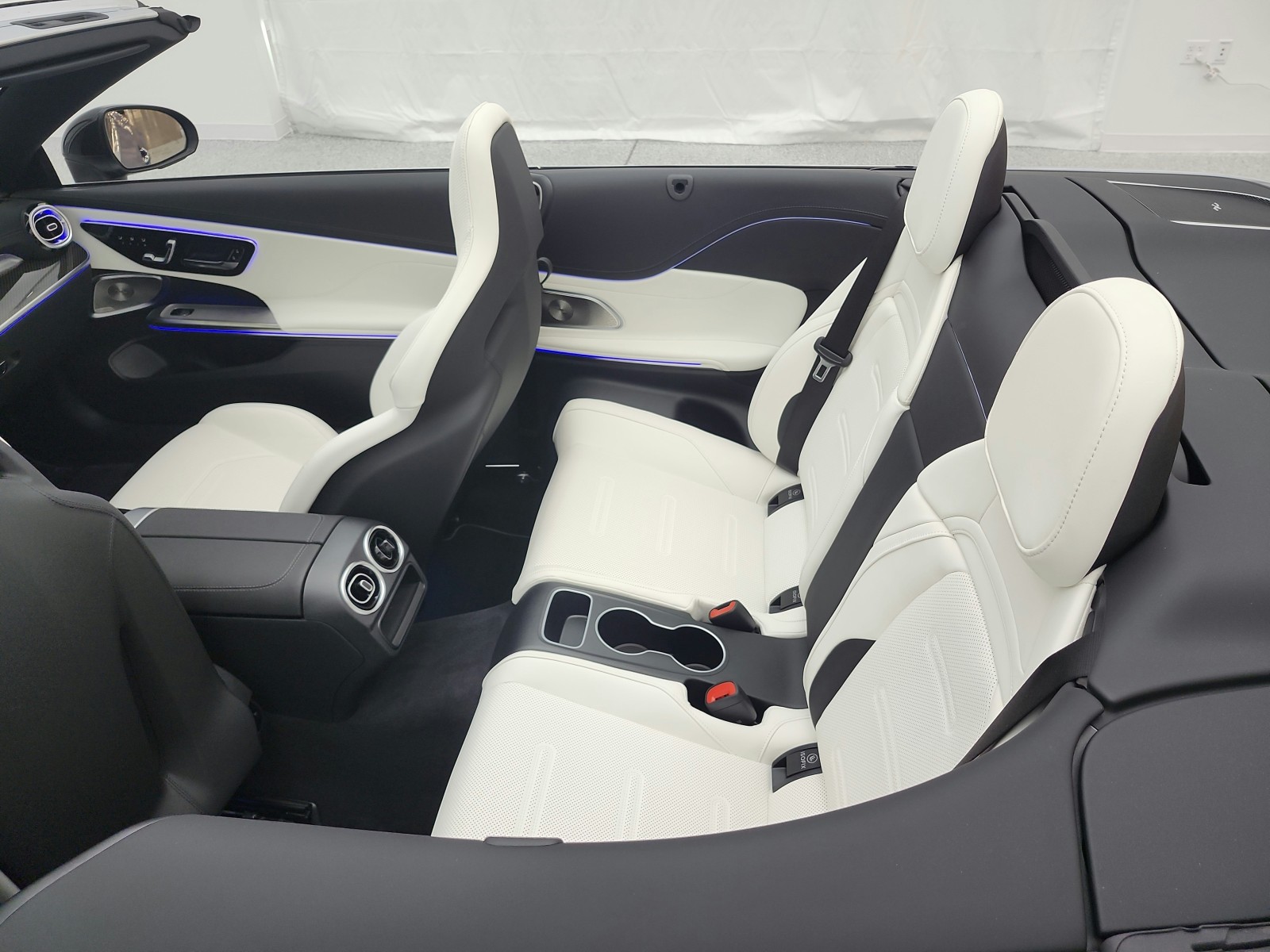 New 2026 MANUFAKTUR Starling Blue Magno Mercedes-Benz AMG® CLE 53 image 12