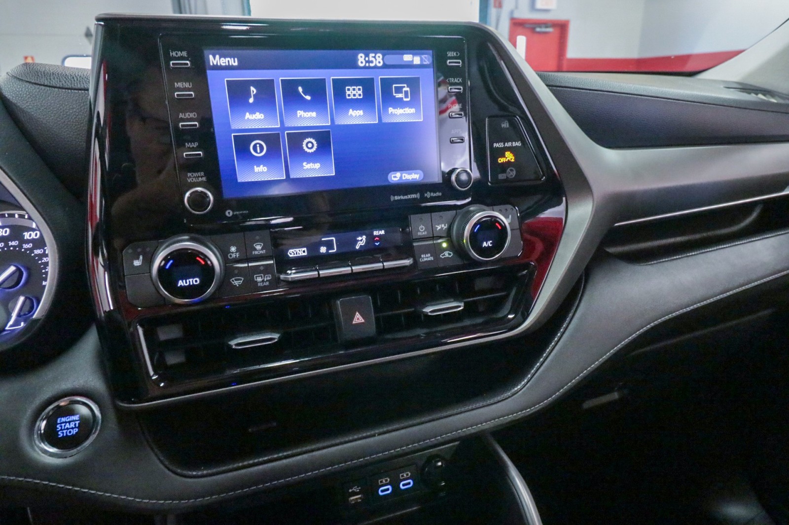Used Car 2022 Toyota Highlander  Xle For Sale Under $35,000 In Austin, Texas