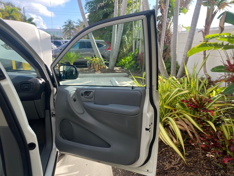 2006 Dodge Caravan SXT LOW MILES 28,367 1 OWNER HANDICAP LIFT in , 