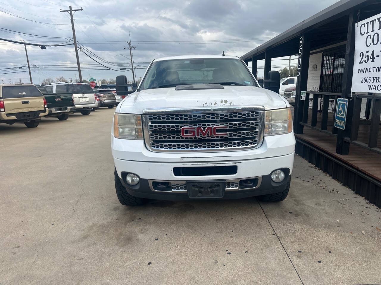 View vehicle photo 2