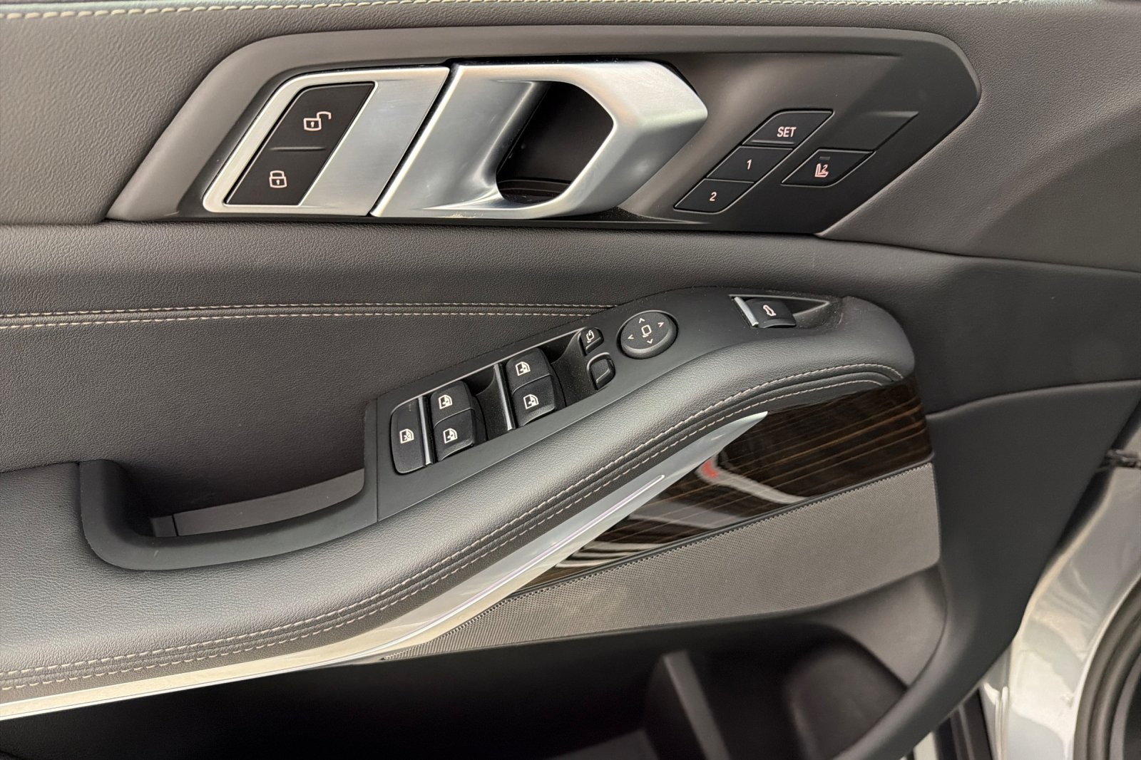 Used 2025 SKYSCRAPER GREY BMW xDrive40i Sports Activity Vehicle image 10