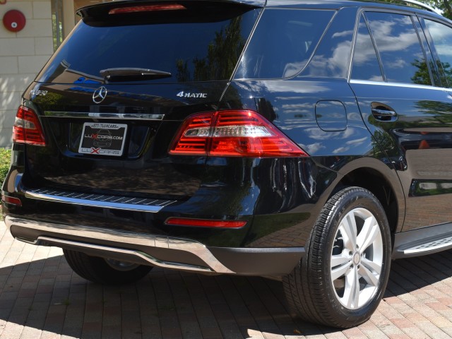 2015 Mercedes-Benz M-Class Navi Premium 1 Pkg. Moonroof Lane Tracking Wood/Leather Streeing Wheel Backup Camera MSRP $57,890 12