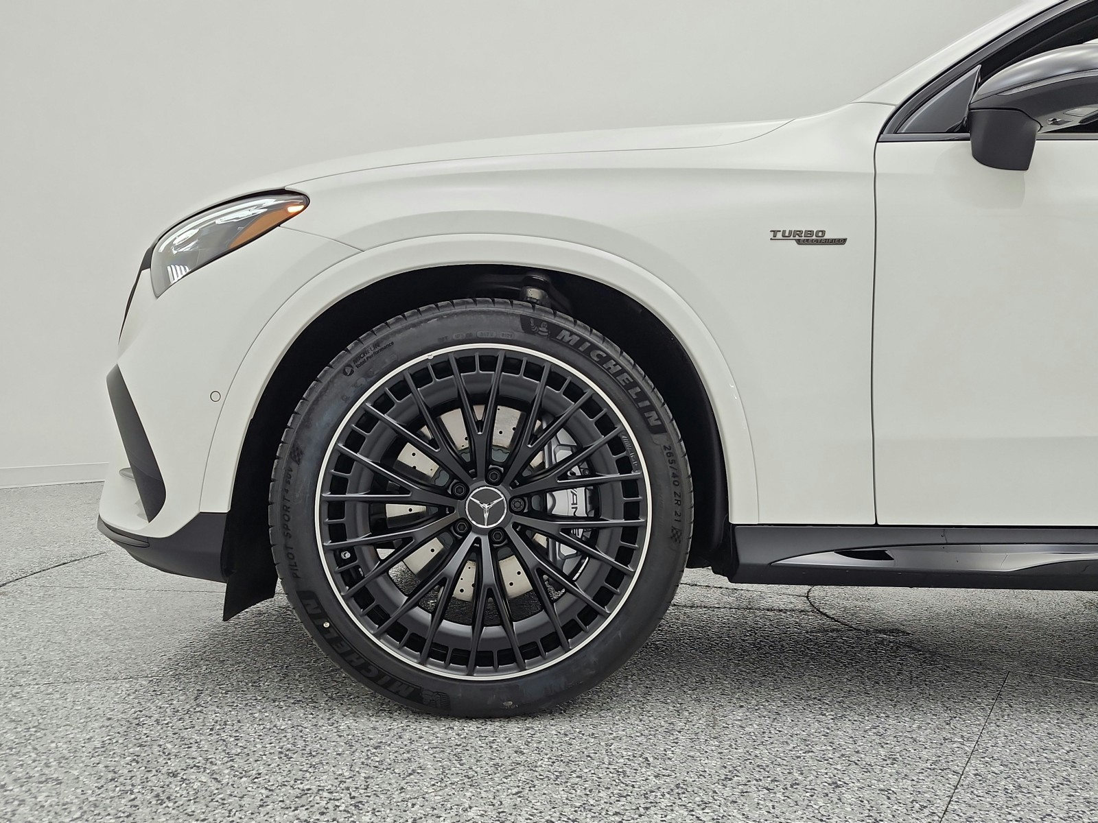 New 2026 Polar White Mercedes-Benz AMG® GLC 43 4MATIC SUV image 23