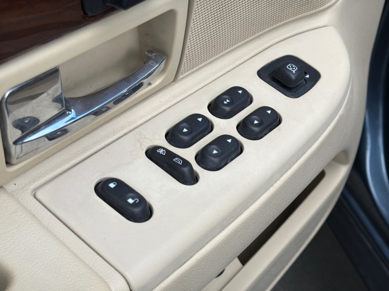 2007 Mercury Grand Marquis LS LOW MILES 52,599 1 OWNER in ,