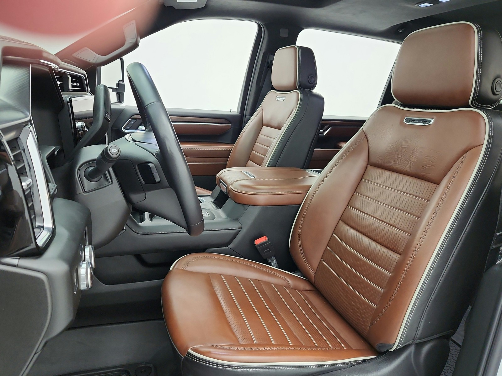 Used 2024 White Frost Tricoat GMC 4WD Crew Cab 159 Denali Ultimate image 10