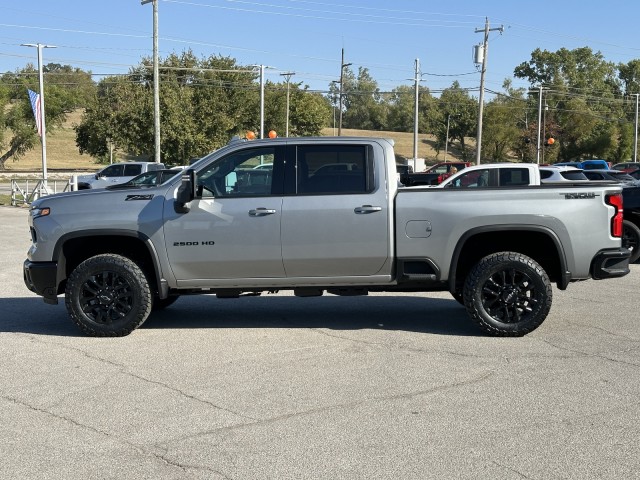 2025 Chevrolet Silverado 2500HD LTZ 6