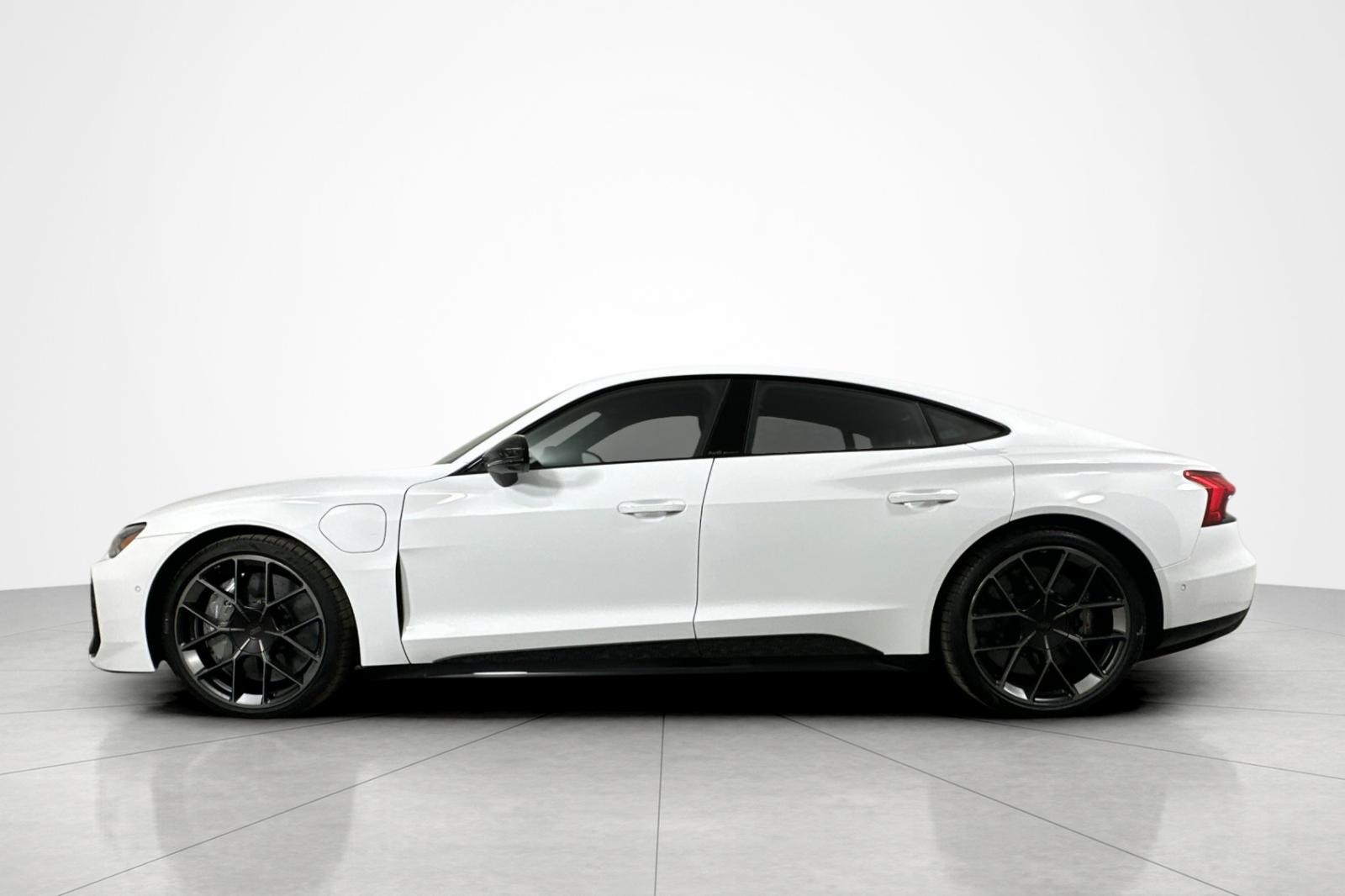 New 2026 Arkona White Audi performance quattro image 3