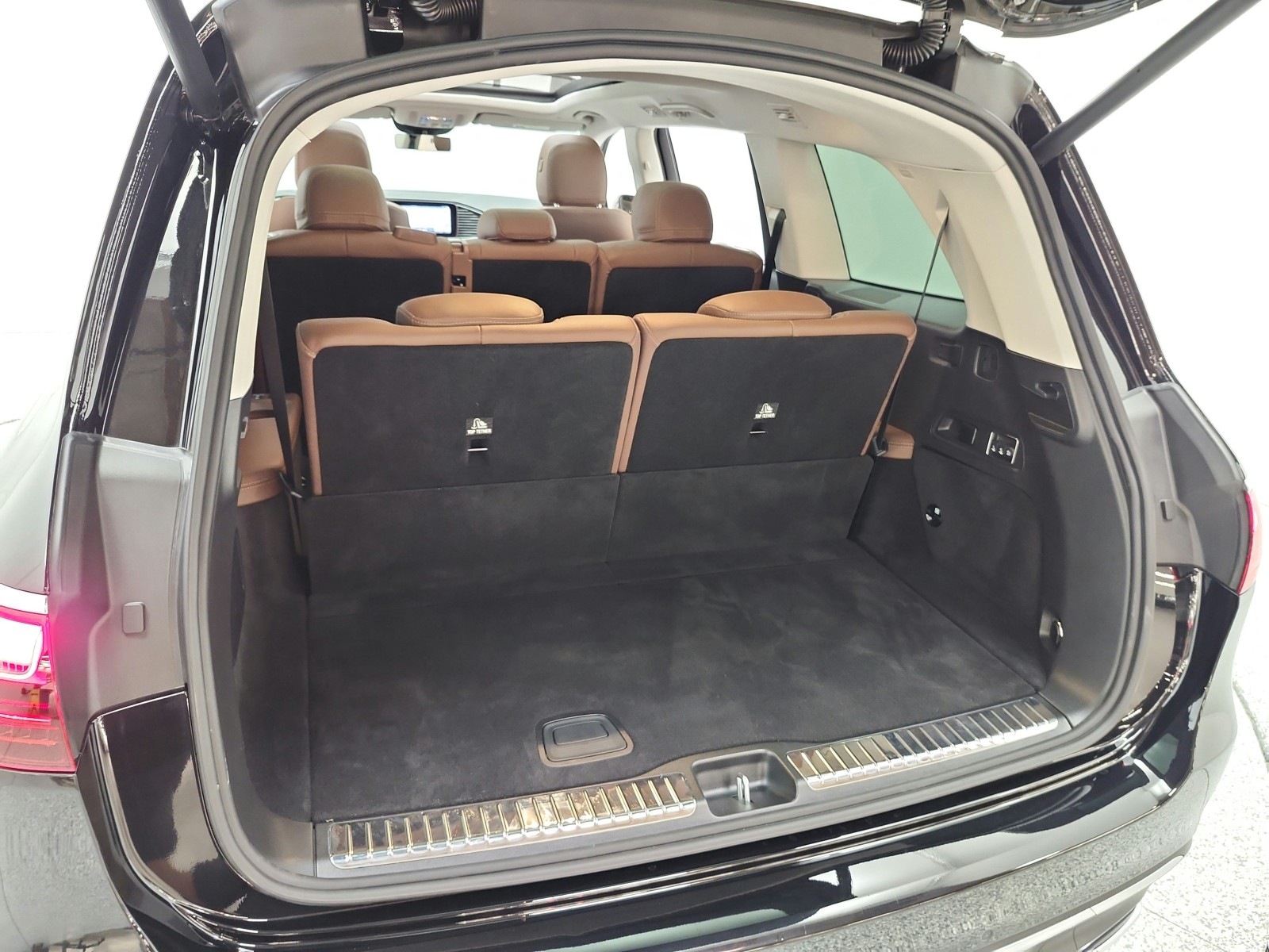 Certified Used 2026 Obsidian Black Metallic Mercedes-Benz GLS 450 4MATIC® SUV image 22