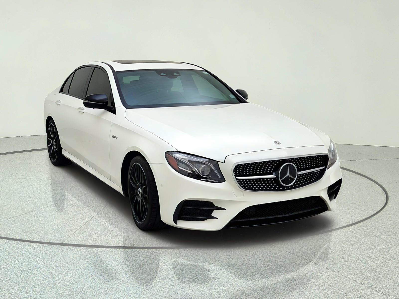 Used 2018 designo Diamond White Mercedes-Benz AMG® E 43 image 4