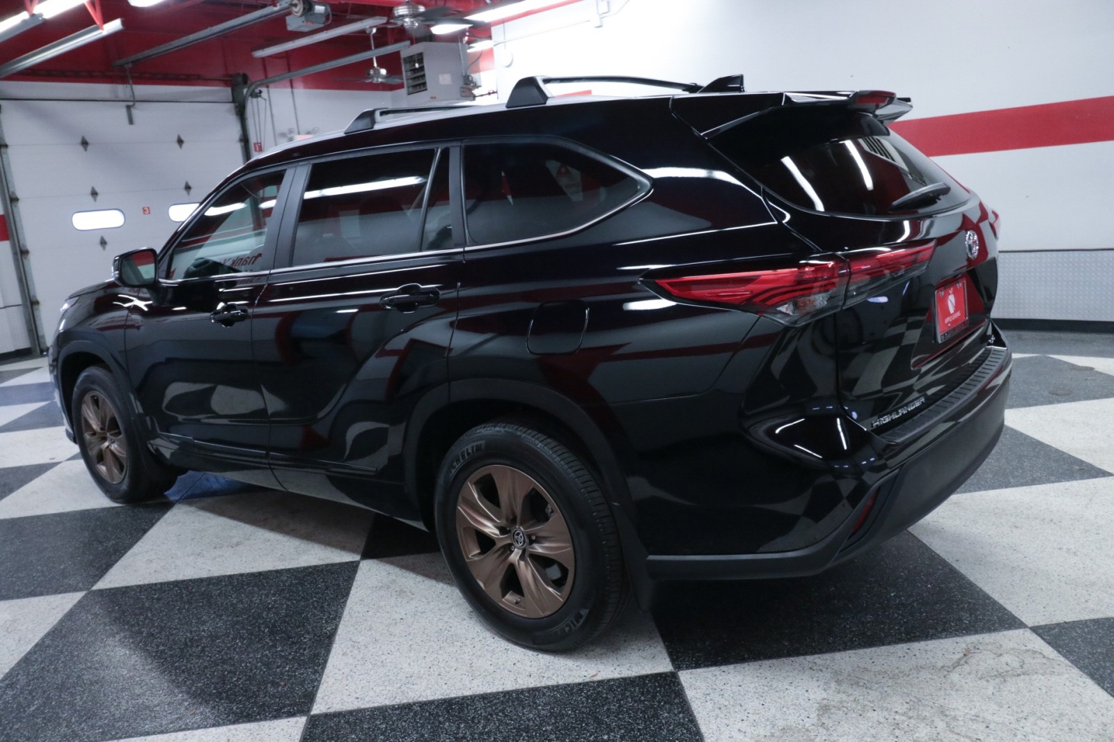 Used Car 2023 Toyota Highlander  Hybrid Bronze Edition For Sale Under $40,000 In Austin, Texas