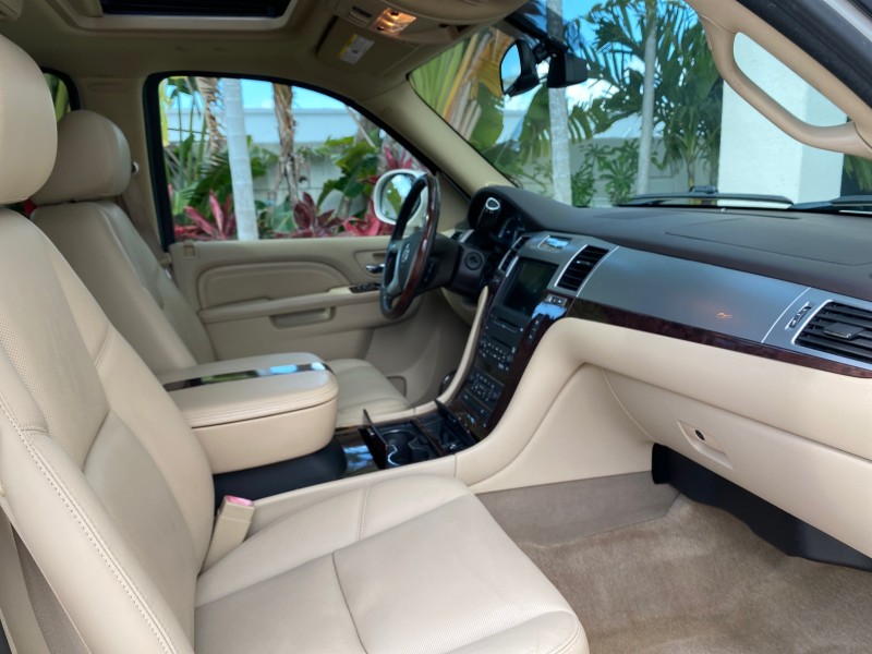 2010 Cadillac Escalade SUNROOF NAV Premium LOW MILES 66,933 in ,