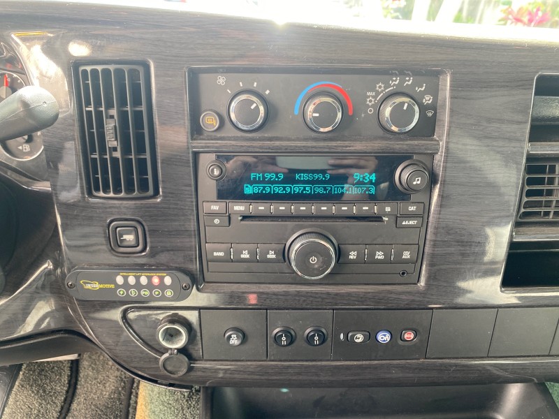 2013 GMC SAVANA HI TOP CONVERSION HANDICAP LIFT LOW MILES 24,857 in , 