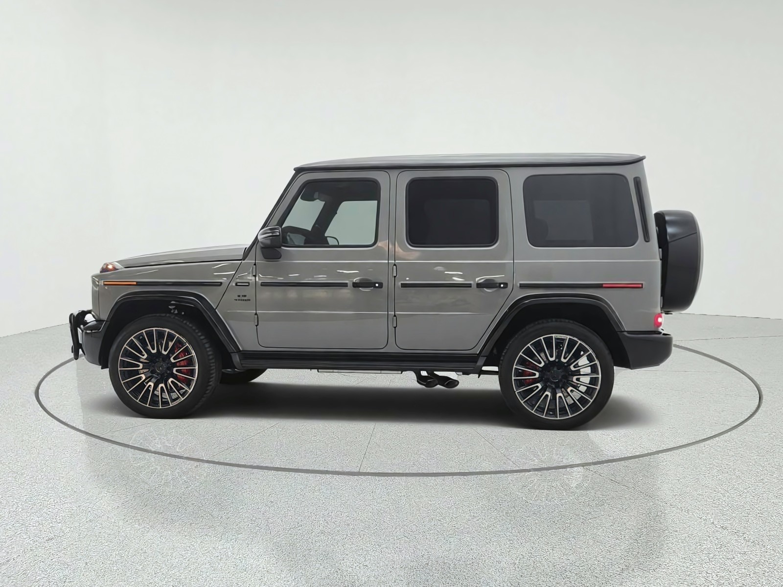 New 2027 MANUFAKTUR Arabian Grey Mercedes-Benz AMG® G 63 SUV image 8