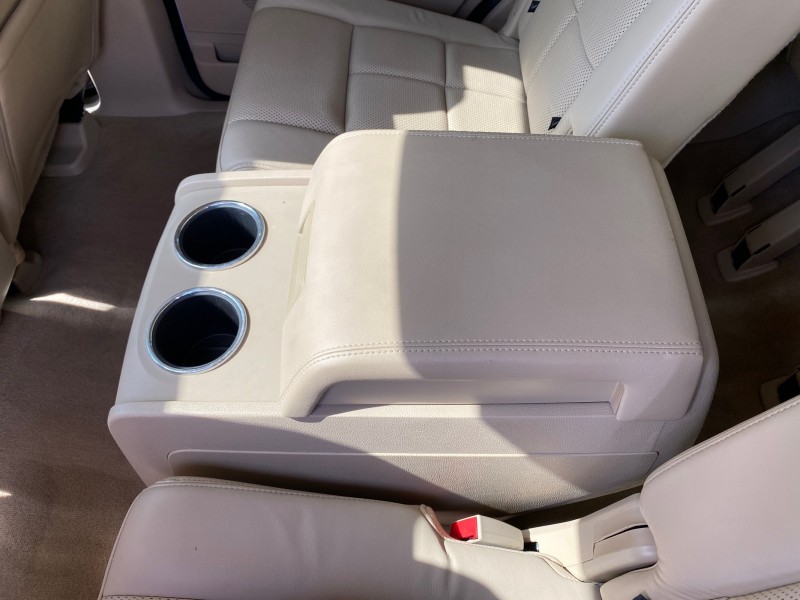 2010 Lincoln Navigator 4WD SUNROOF LOW MILES 31,209 in , 