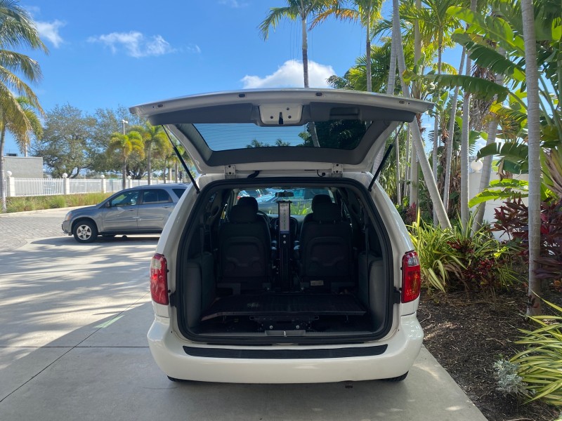 2006 Dodge Caravan SXT LOW MILES 28,367 1 OWNER HANDICAP LIFT in , 