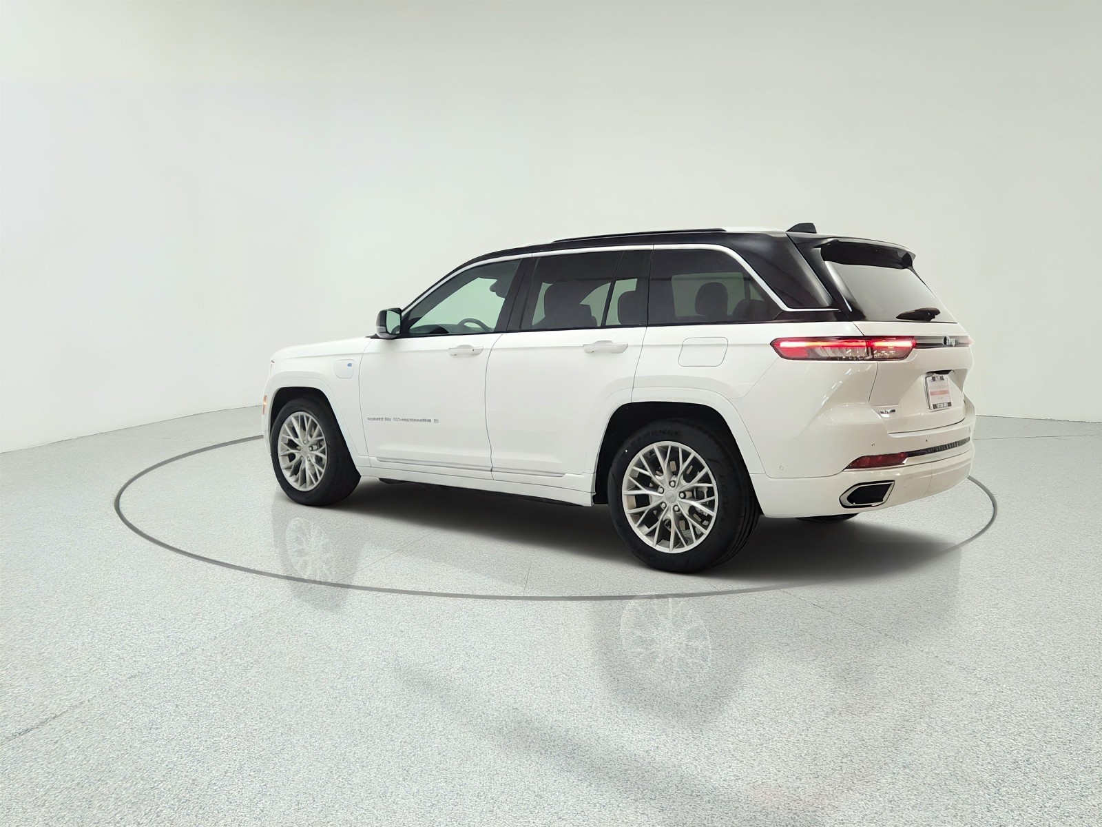 Used 2023 Bright White Clearcoat Jeep Summit image 7