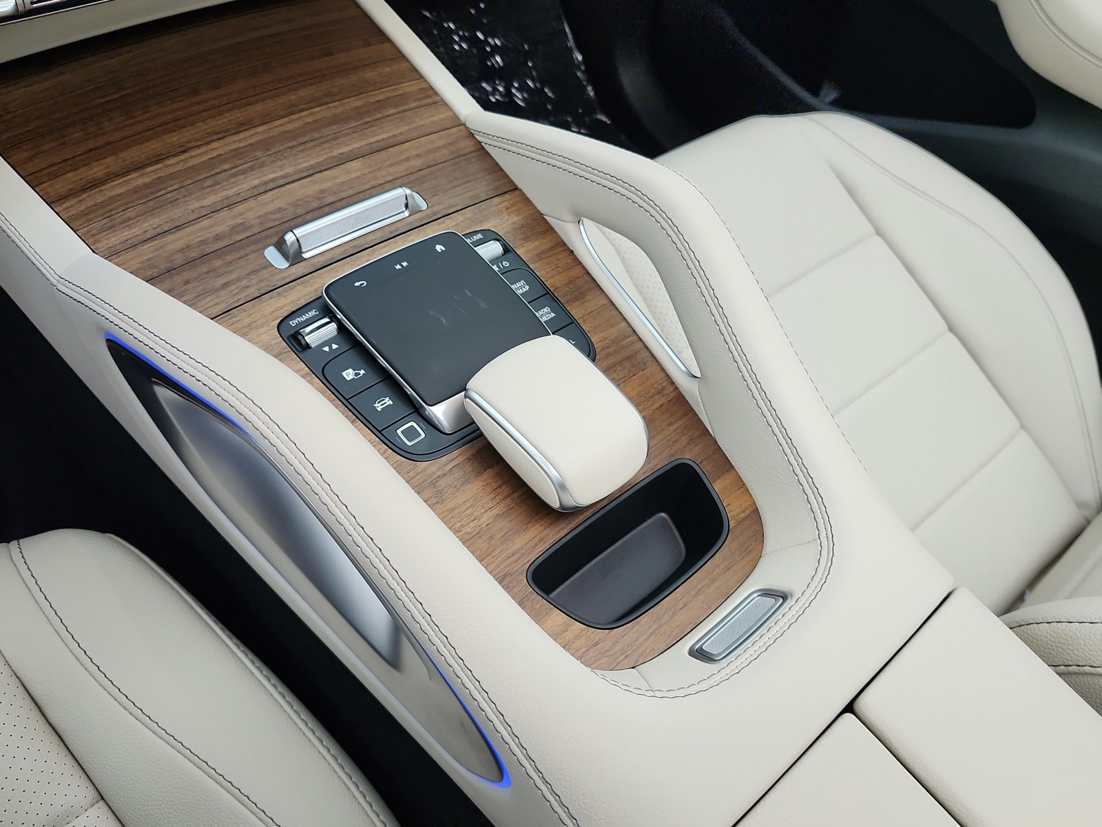 Used 2025 Polar White Mercedes-Benz GLE 450e 4MATIC® SUV image 13