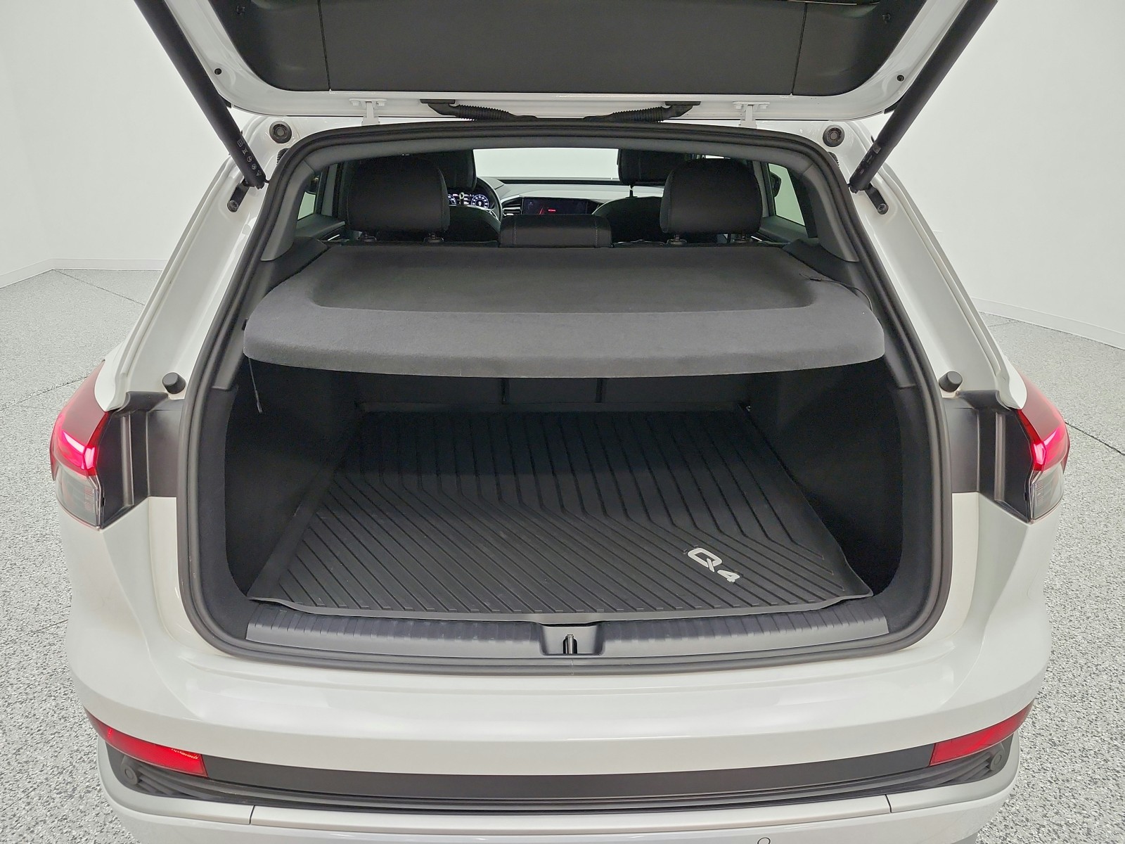 Used 2024 Glacier White Metallic Audi Premium Plus 55 quattro image 28