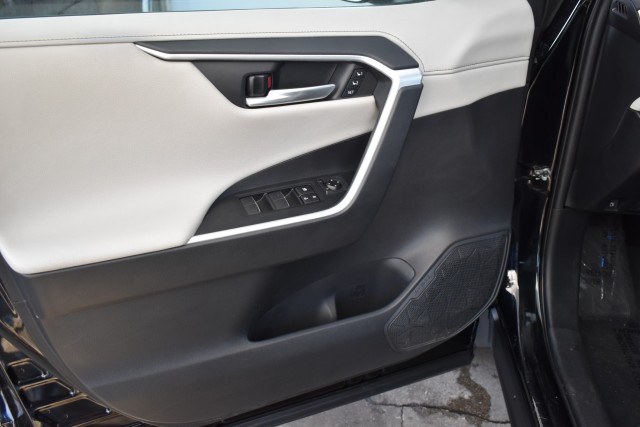 2021 Toyota RAV4 One Owner Navi Leather Moonroof Blind Spot Park Assist Lane Departure JBL Sound MSRP $38,774 26