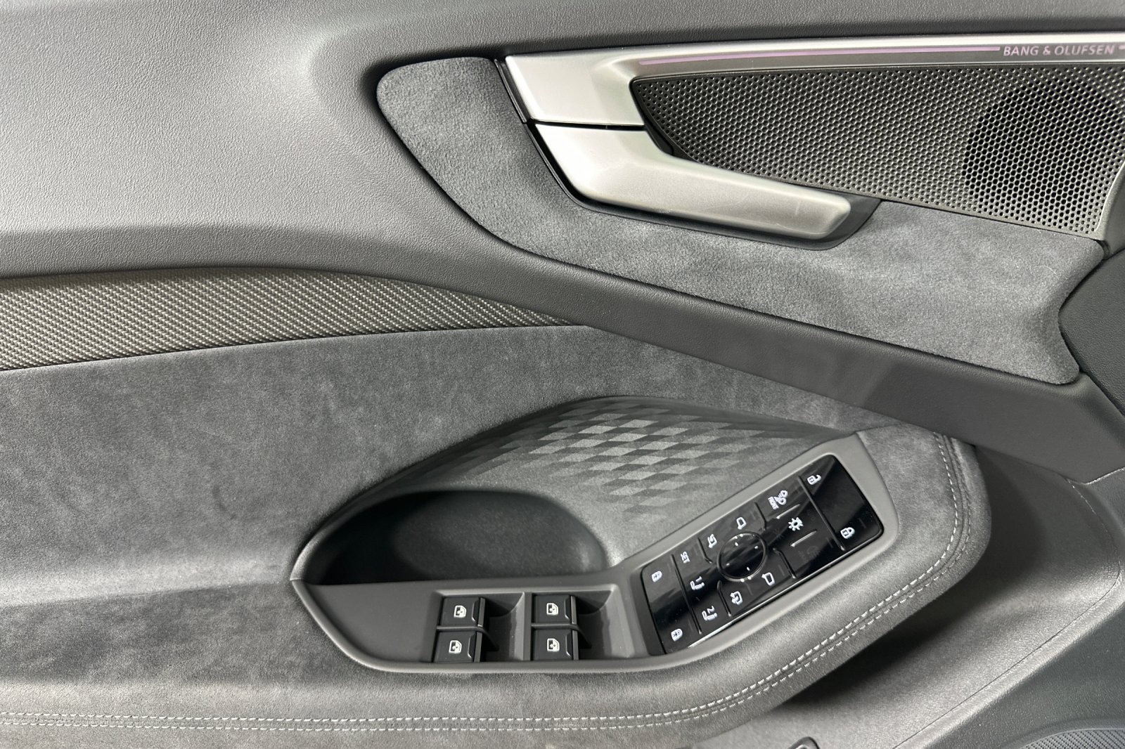 New 2025 Glacier White Metallic Audi Premium Plus 3.0 TFSI quattro image 10